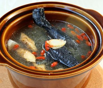 Discover the Benefits of Traditional Chinese Medicine with Black Chicken Herbal Soup